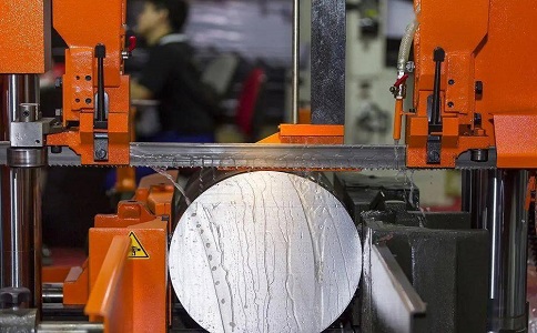 固原立式金属带锯床切削出现跑带故障解决方法！
